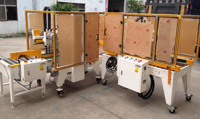 tesnilni stroji v tovarni.jpg