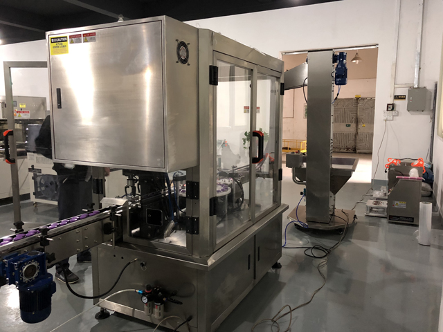 risba stroja za zapiranje kremnih kozarcev (2).jpg