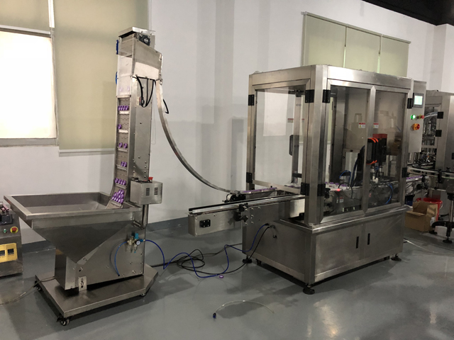 stroj za zapiranje kozmetičnih strojev.JPG